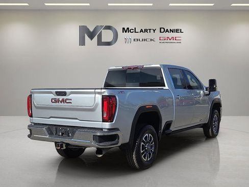 Used 2022 GMC Sierra 3500 SLT w/ SLT Convenience Package image 5