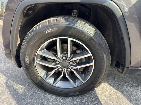 Used 2019 Jeep Grand Cherokee Limited w/ Luxury Group II AWD/4WD image 24