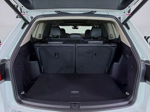 Used 2025 Volkswagen Atlas SE image 26