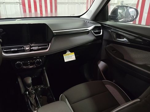 New 2025 Chevrolet TrailBlazer LT w/ Convenience Package image 16