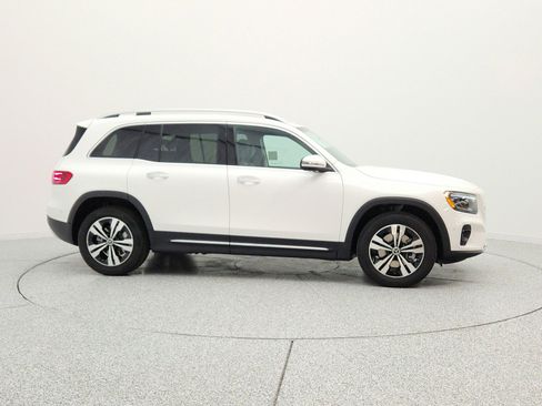 New 2026 Mercedes-Benz GLB 250 image 4