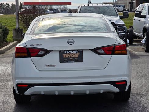 Used 2025 Nissan Altima 2.5 SV image 6