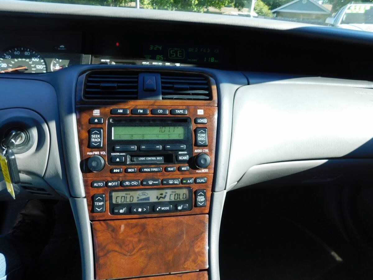 Used 2003 Toyota Avalon XLS FWD image 9