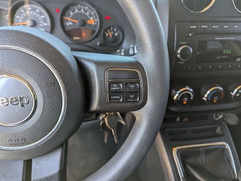 Used 2014 Jeep Patriot Sport image 21