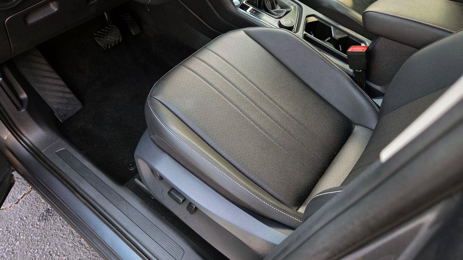 Certified 2023 Volkswagen Tiguan SE AWD/4WD image 19