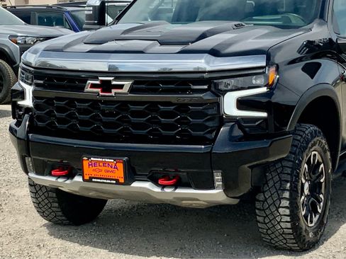 Used 2023 Chevrolet Silverado 1500 ZR2 w/ Technology Package AWD/4WD image 9