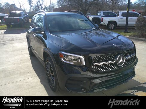 Used 2023 Mercedes-Benz GLB 250 image 1