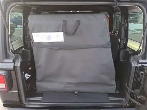 Used 2023 Jeep Wrangler Sport S image 11