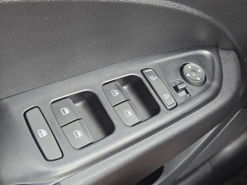 Used 2023 Hyundai Venue Limited w/ Cargo Package FWD image 29
