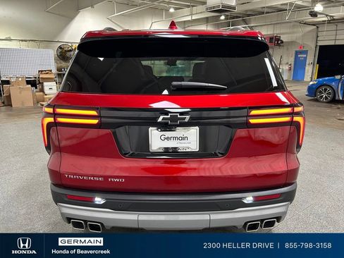 Used 2025 Chevrolet Traverse LT w/ Driver Confidence Package AWD/4WD image 7