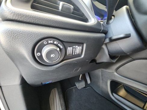 New 2025 Chrysler Pacifica Limited image 29