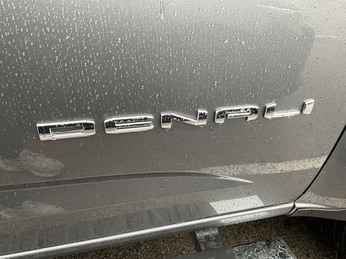 Used 2021 GMC Canyon Denali image 22