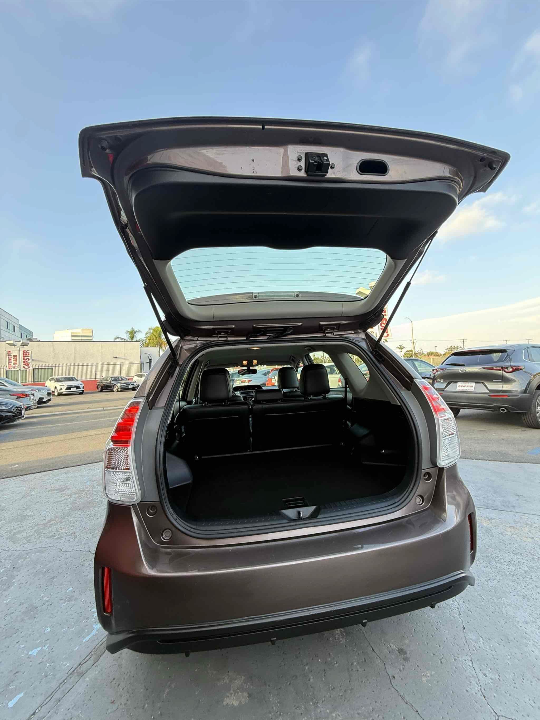 Used 2017 Toyota Prius V Four FWD image 70