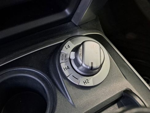 Used 2016 Toyota 4Runner SR5 image 18