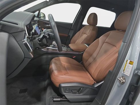 Certified 2025 Audi Q7 2.0T Premium w/ Convenience Plus Package image 12