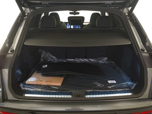 New 2026 Audi SQ5 Prestige AWD/4WD image 11