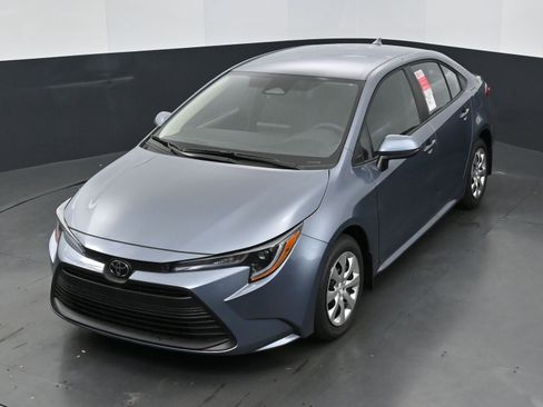 Used 2025 Toyota Corolla LE image 29
