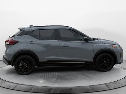Used 2024 Nissan Kicks SR w/ SR Premium Package FWD image 2