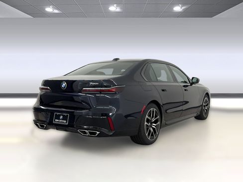 Used 2023 BMW 760i xDrive w/ Luxury Rear Seating Package AWD/4WD image 9