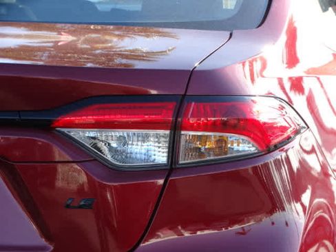 Used 2025 Toyota Corolla LE image 12