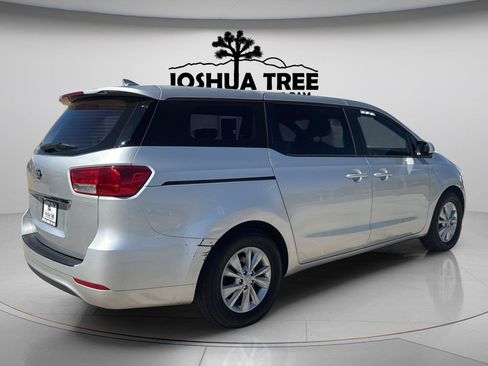 Used 2018 Kia Sedona L FWD image 7