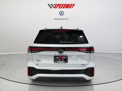 Used 2025 Volkswagen Tiguan SE R-Line AWD/4WD image 6