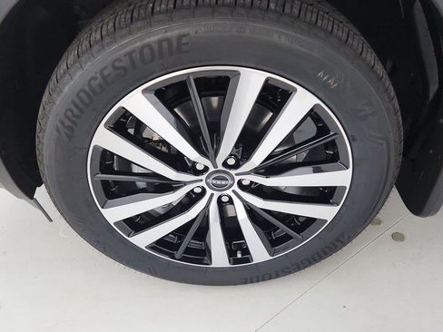 Used 2024 Nissan Pathfinder Platinum w/ Lighting Package (N93) AWD/4WD image 41