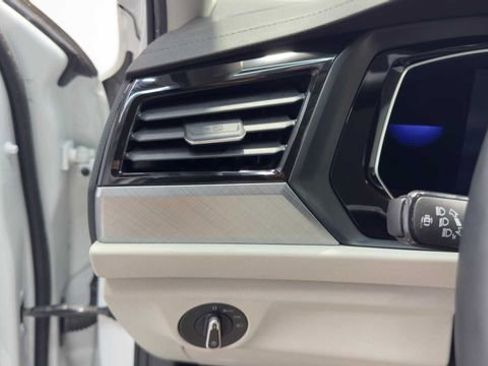 Used 2023 Volkswagen Jetta SE FWD image 25