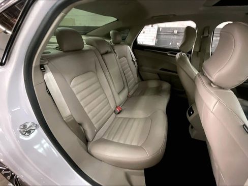 Used 2017 Ford Fusion SE image 29