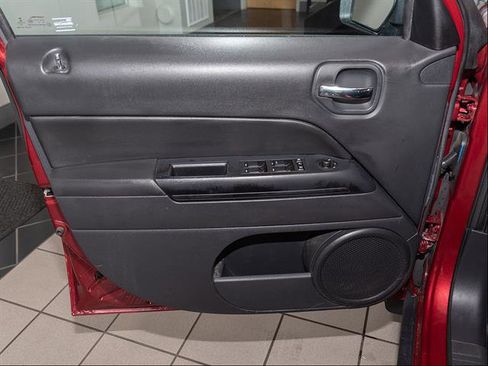 Used 2016 Jeep Patriot High Altitude AWD/4WD image 9