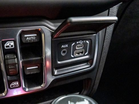 Used 2018 Jeep Wrangler Unlimited Sahara w/ Dual Top Group image 21