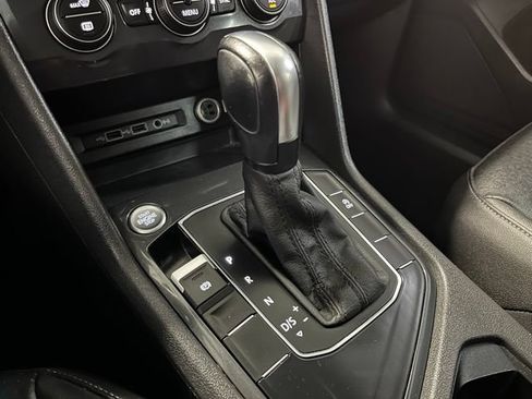 Used 2020 Volkswagen Tiguan SE FWD image 25