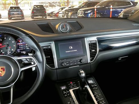 Used 2018 Porsche Macan image 6