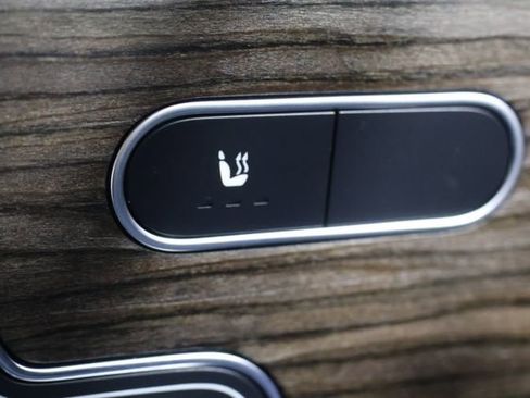 Used 2024 Mercedes-Benz GLA 250 4MATIC w/ Winter Heating Package image 15