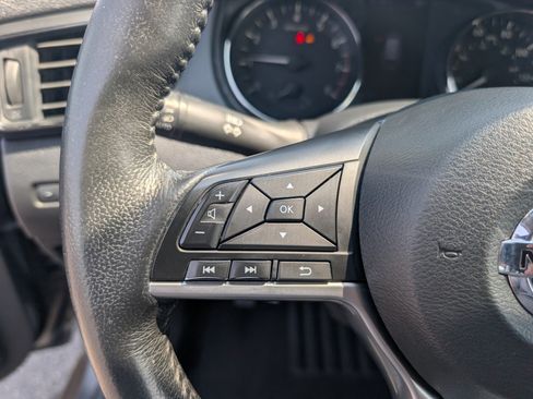 Used 2018 Nissan Rogue SV AWD/4WD image 15
