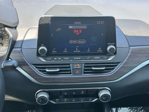 Used 2024 Nissan Altima 2.5 SV image 19