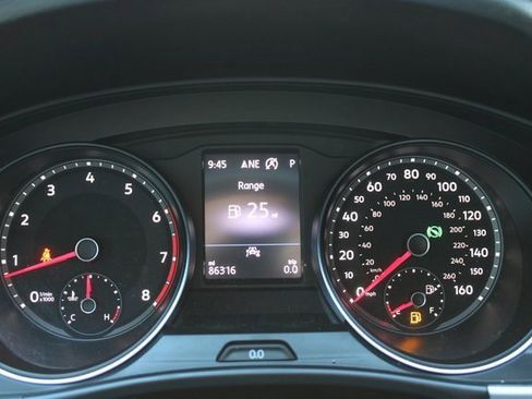 Used 2020 Volkswagen Atlas Cross Sport SE w/ Towing Package image 8