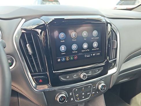 Used 2023 Chevrolet Traverse RS FWD image 27