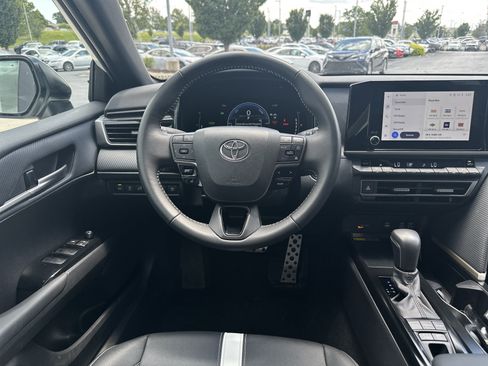 Used 2026 Toyota Camry SE FWD image 25