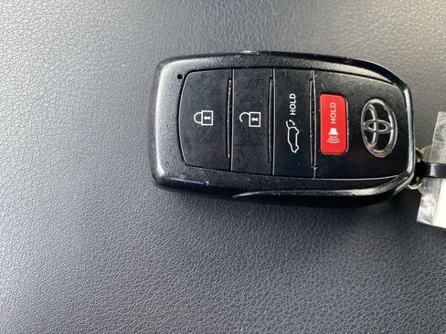 Used 2023 Toyota Venza LE AWD/4WD image 34