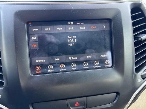 Used 2019 Jeep Cherokee Latitude w/ Popular Appearance Group FWD image 12