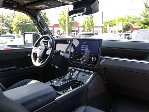 Used 2026 Lexus GX 550 AWD/4WD image 16