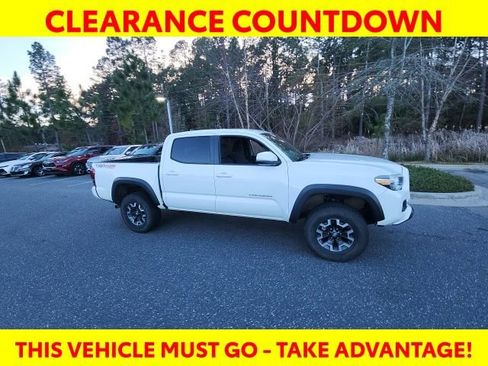 Certified 2018 Toyota Tacoma TRD Off-Road w/ Technology Package image 14