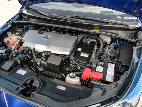 Used 2017 Toyota Prius Four image 46