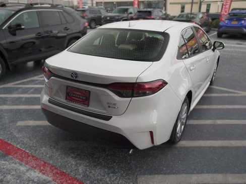Certified 2025 Toyota Corolla XLE image 5