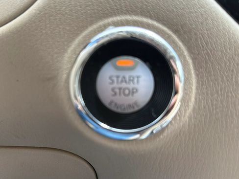 Used 2013 Nissan Pathfinder SV AWD/4WD image 20