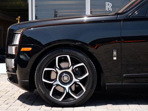 Used 2022 Rolls-Royce Cullinan Black Badge w/ Dark Exterior Package image 13