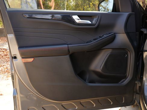 Used 2025 Ford Escape ST-Line image 36