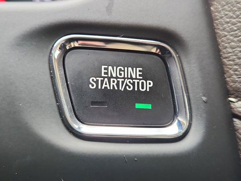 Used 2019 GMC Acadia Denali w/ Technology Package FWD image 17