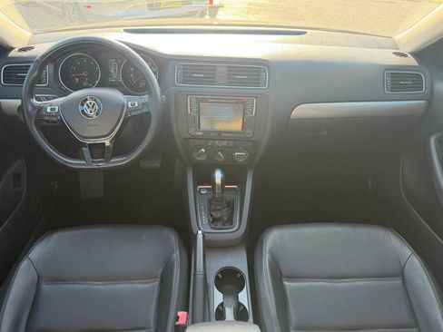 Used 2017 Volkswagen Jetta SE image 6